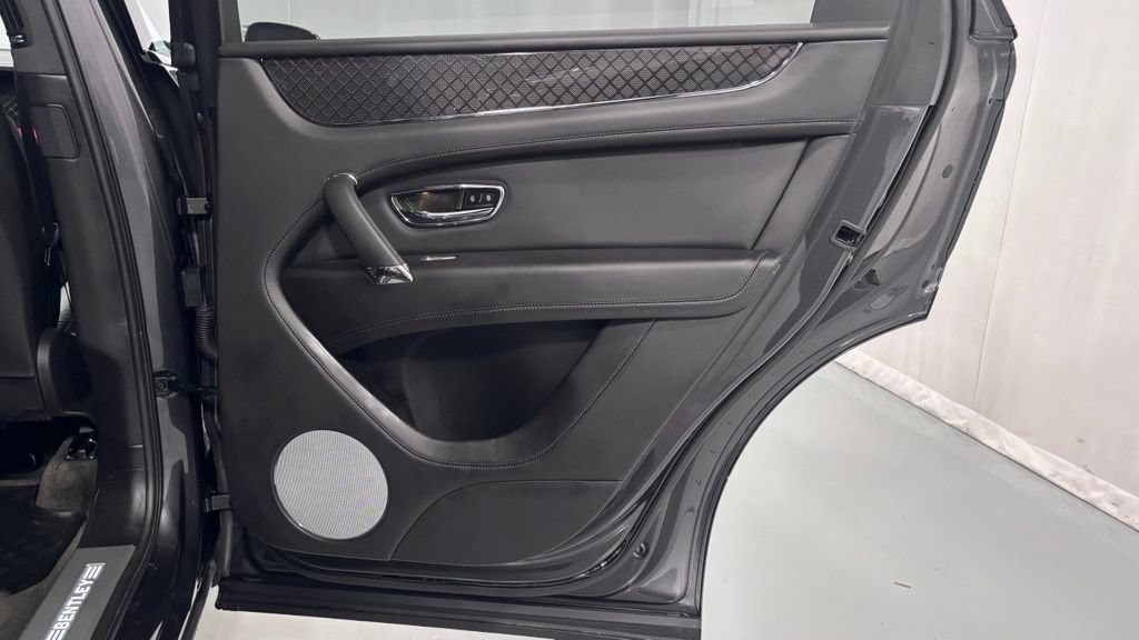 Used 2020 Bentley Bentayga AWD/4WD image 31