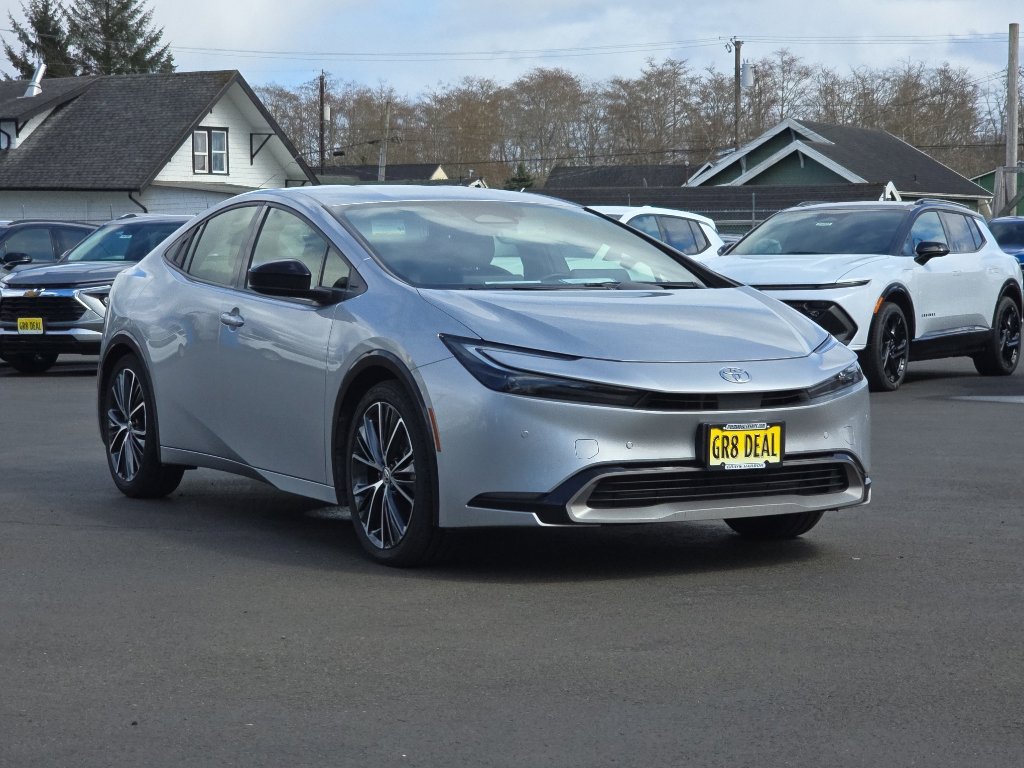 Used 2023 Toyota Prius XLE image 2
