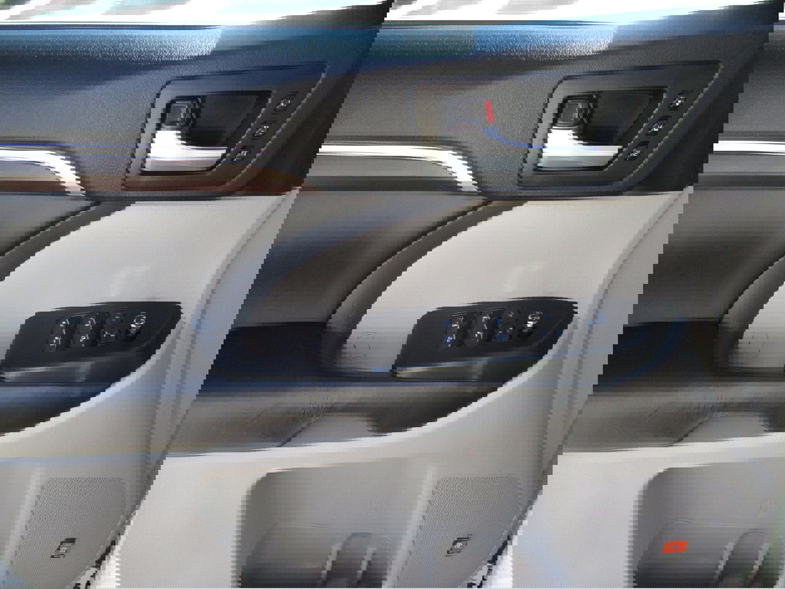 Used 2016 Toyota Highlander Limited image 34