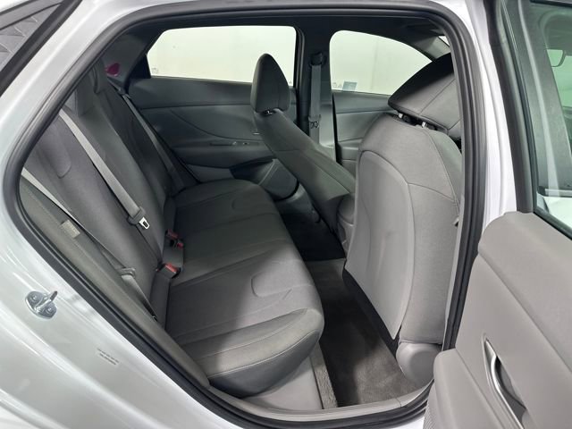 Certified 2025 Hyundai Elantra SE image 26