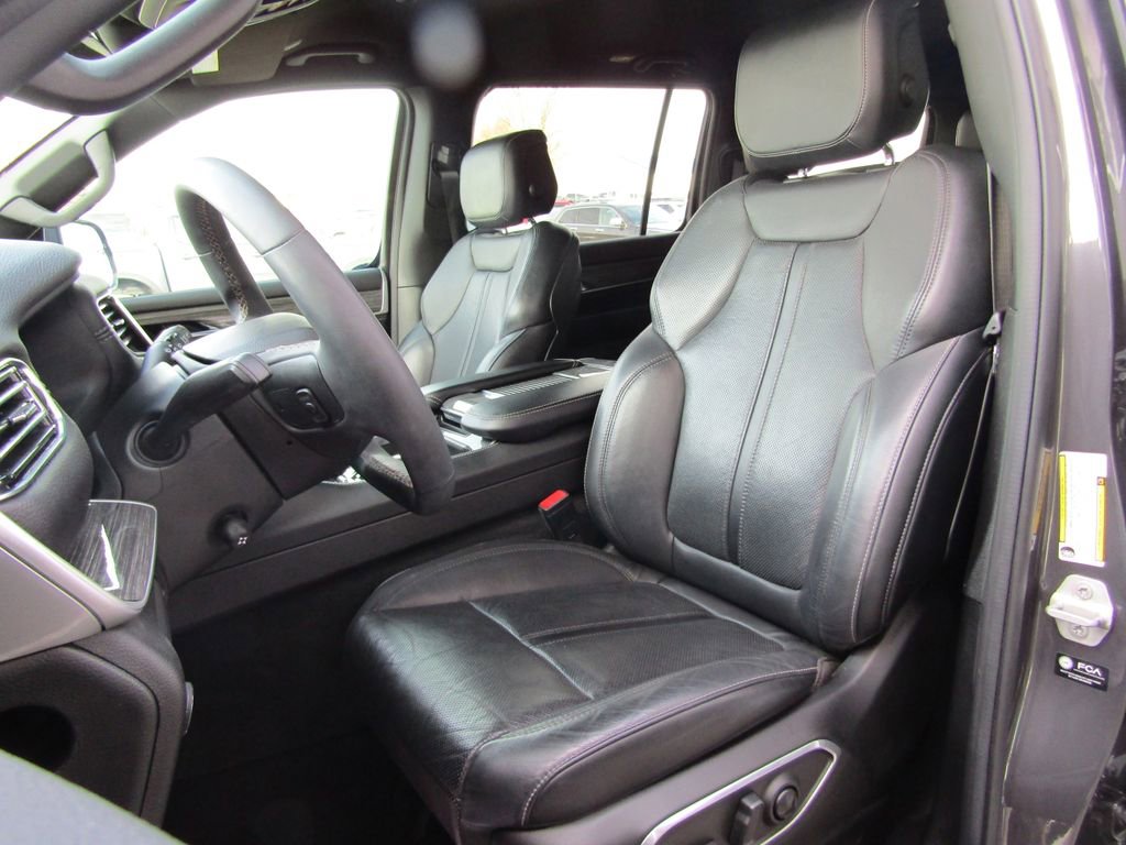 Used 2022 Jeep Wagoneer Series III w/ Flexible Seating Group image 24