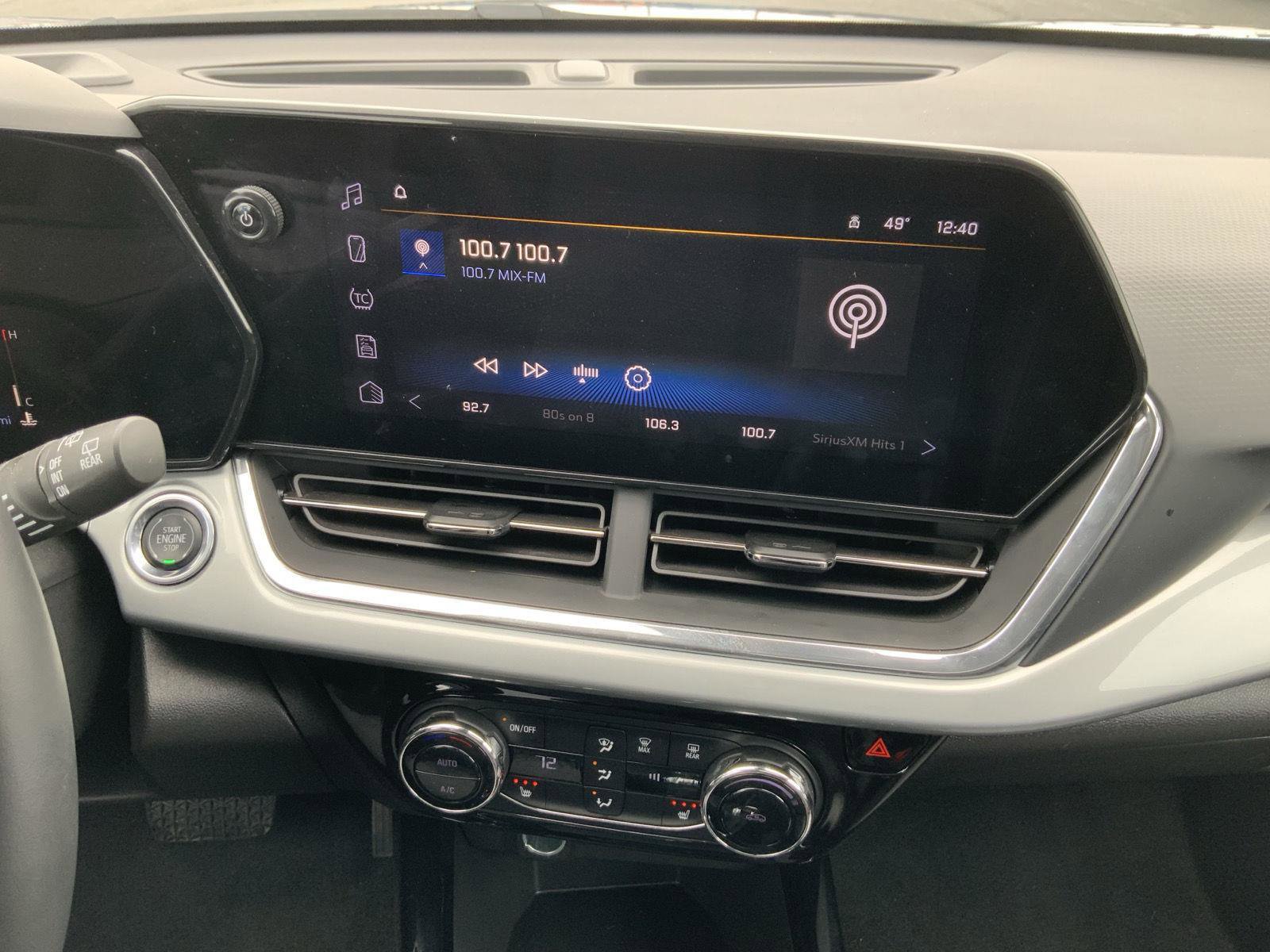 Used 2025 Chevrolet Trax LT w/ LT Convenience Package FWD image 30