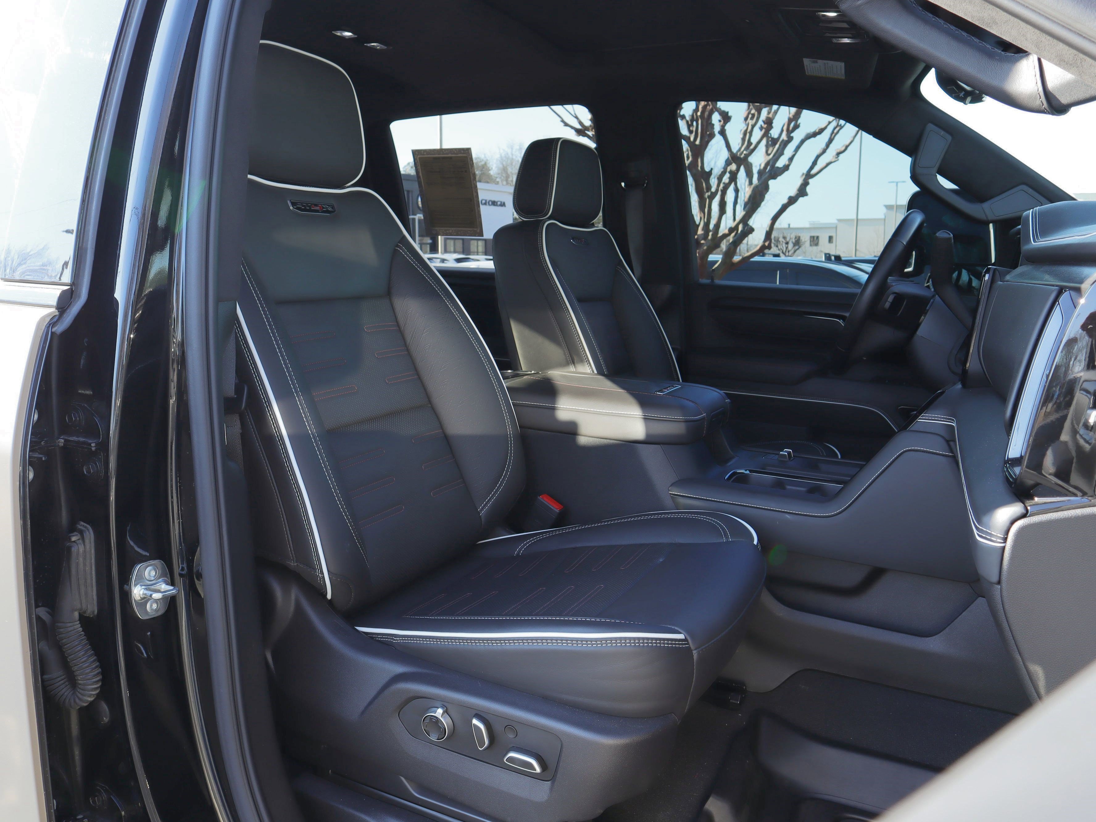 Used 2025 GMC Sierra 2500 AT4X AWD/4WD image 25