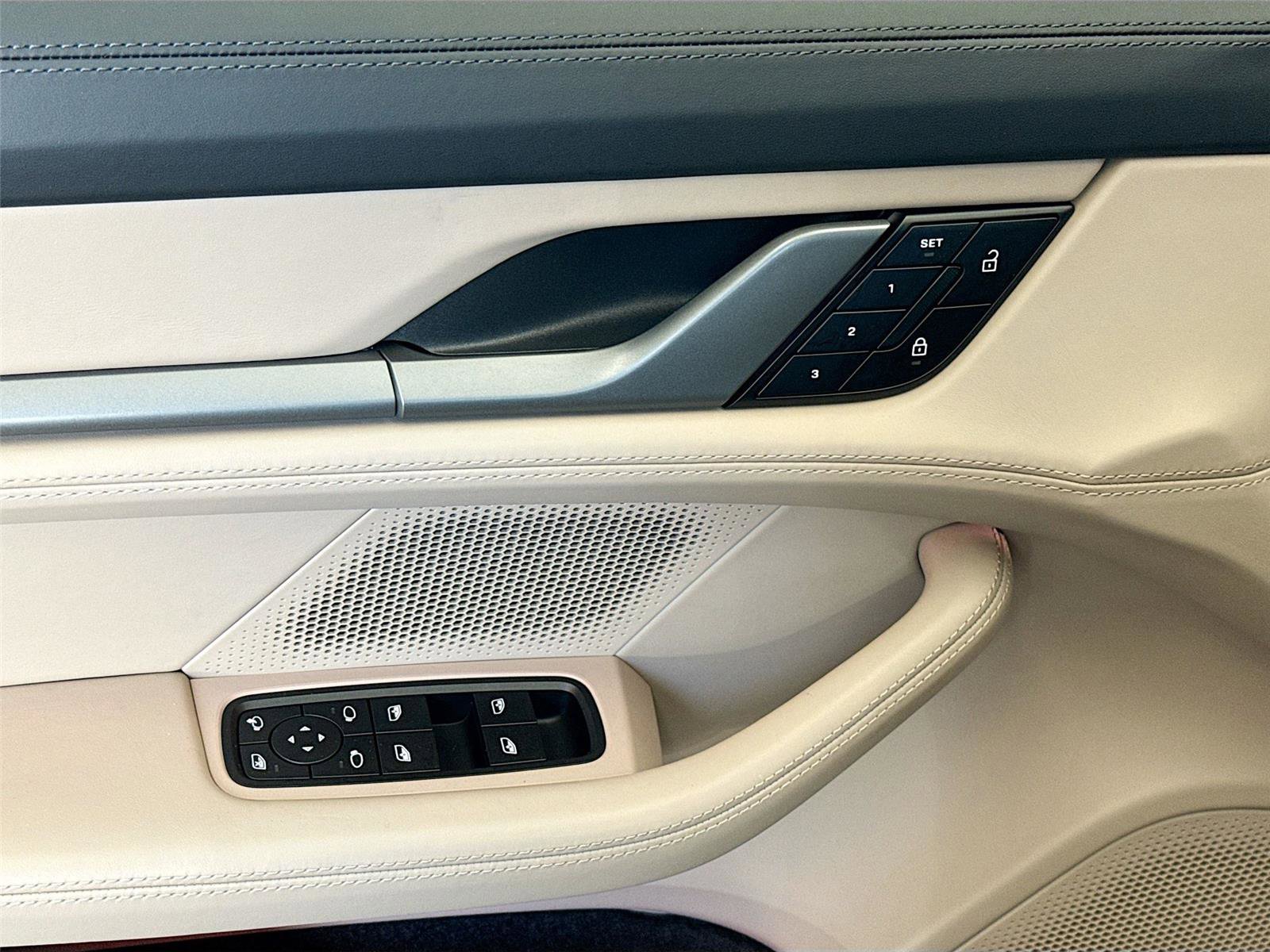 Used 2025 Porsche Taycan RWD image 18