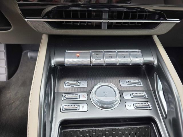 Certified 2025 Lincoln Nautilus Premier image 10