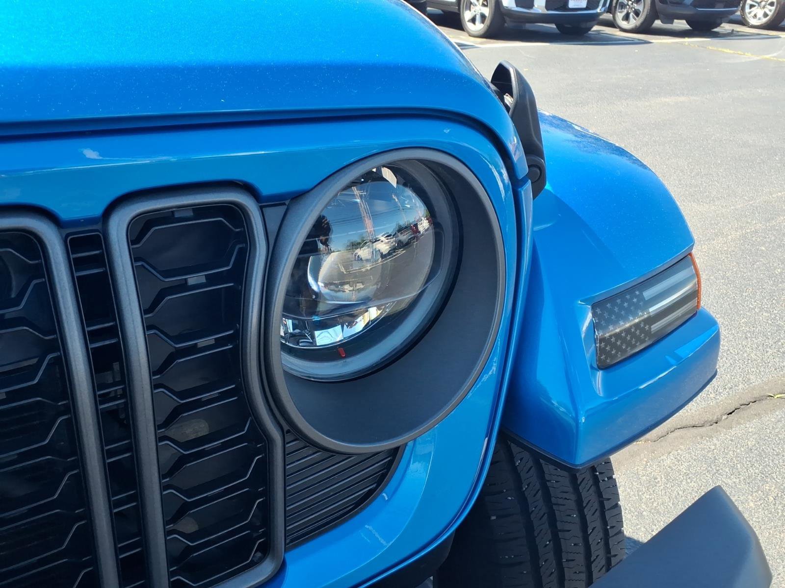 Used 2024 Jeep Wrangler Unlimited w/ Convenience Group AWD/4WD image 13