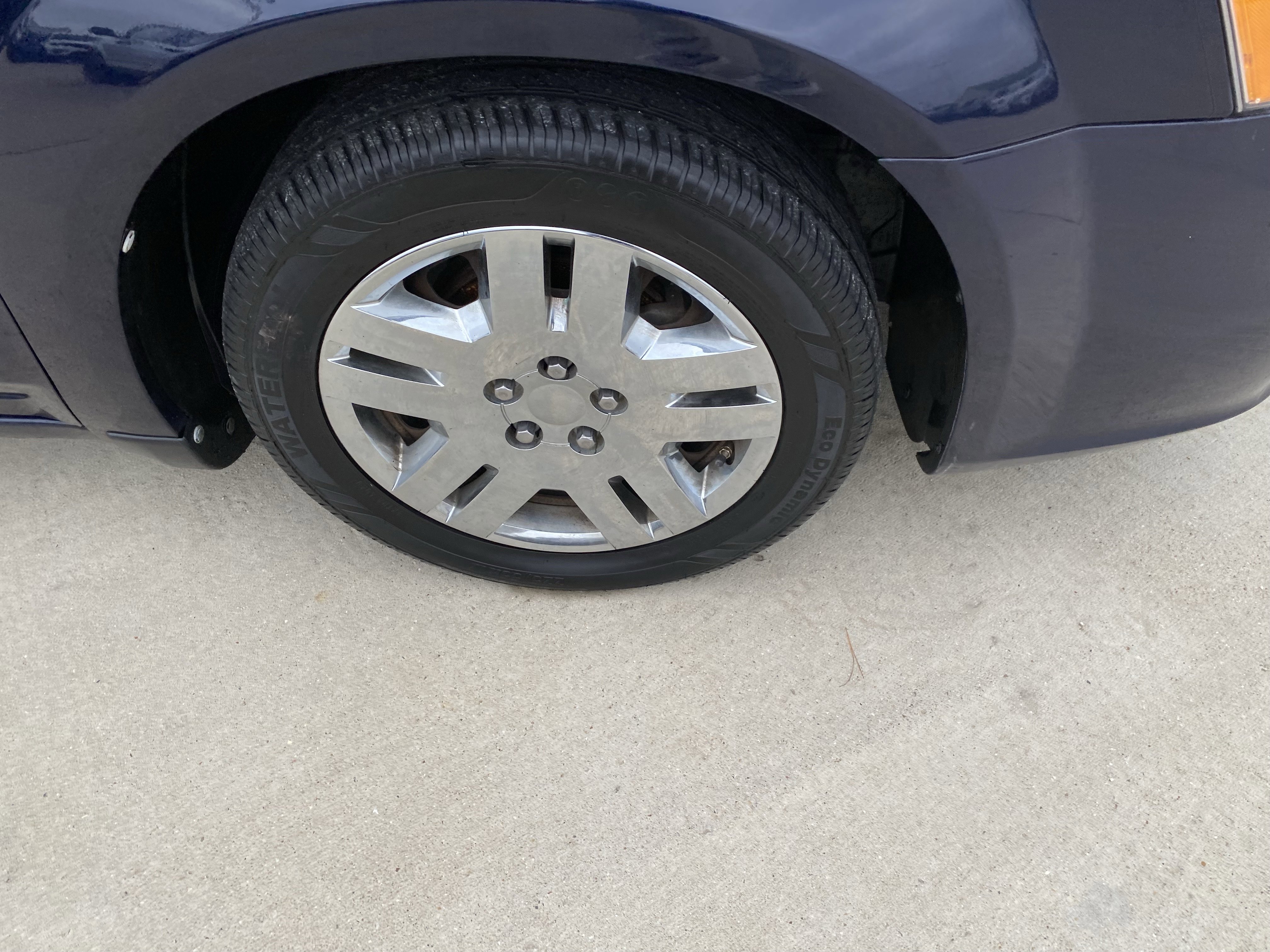 Used 2013 Dodge Avenger SE image 4