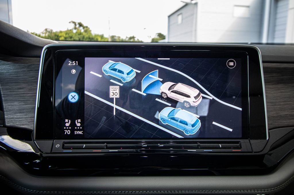 Used 2024 Volkswagen Atlas SEL Premium R-Line image 50