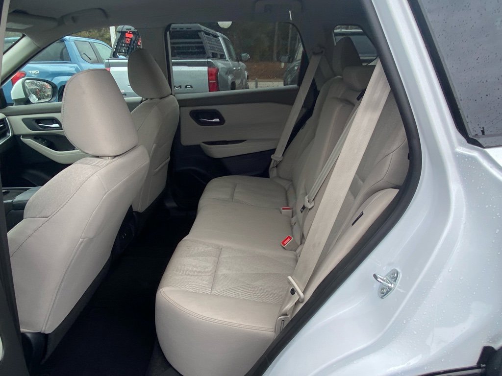 Used 2024 Nissan Rogue SV image 6