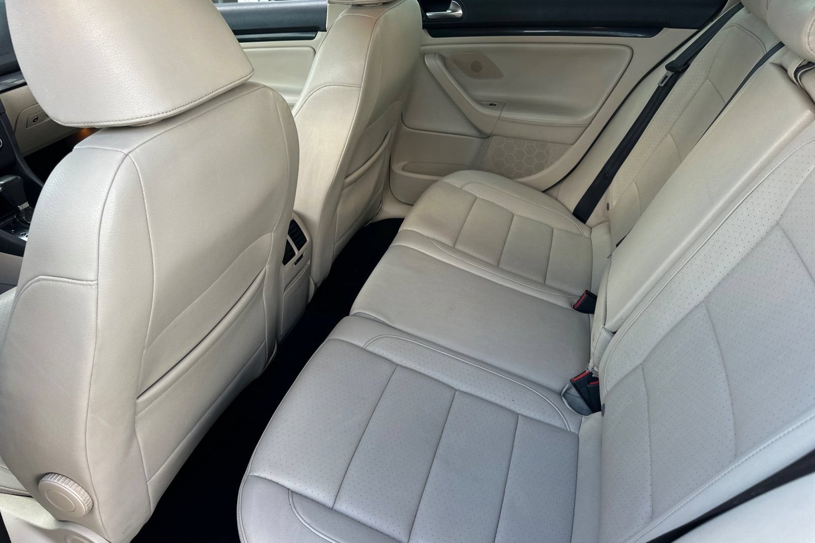 Used 2011 Volkswagen Jetta TDI FWD image 11