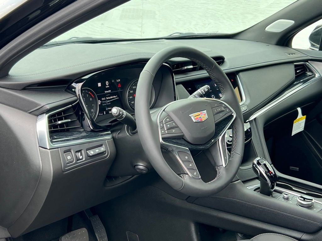 Used 2025 Cadillac XT5 Premium Luxury w/ Technology Package image 5
