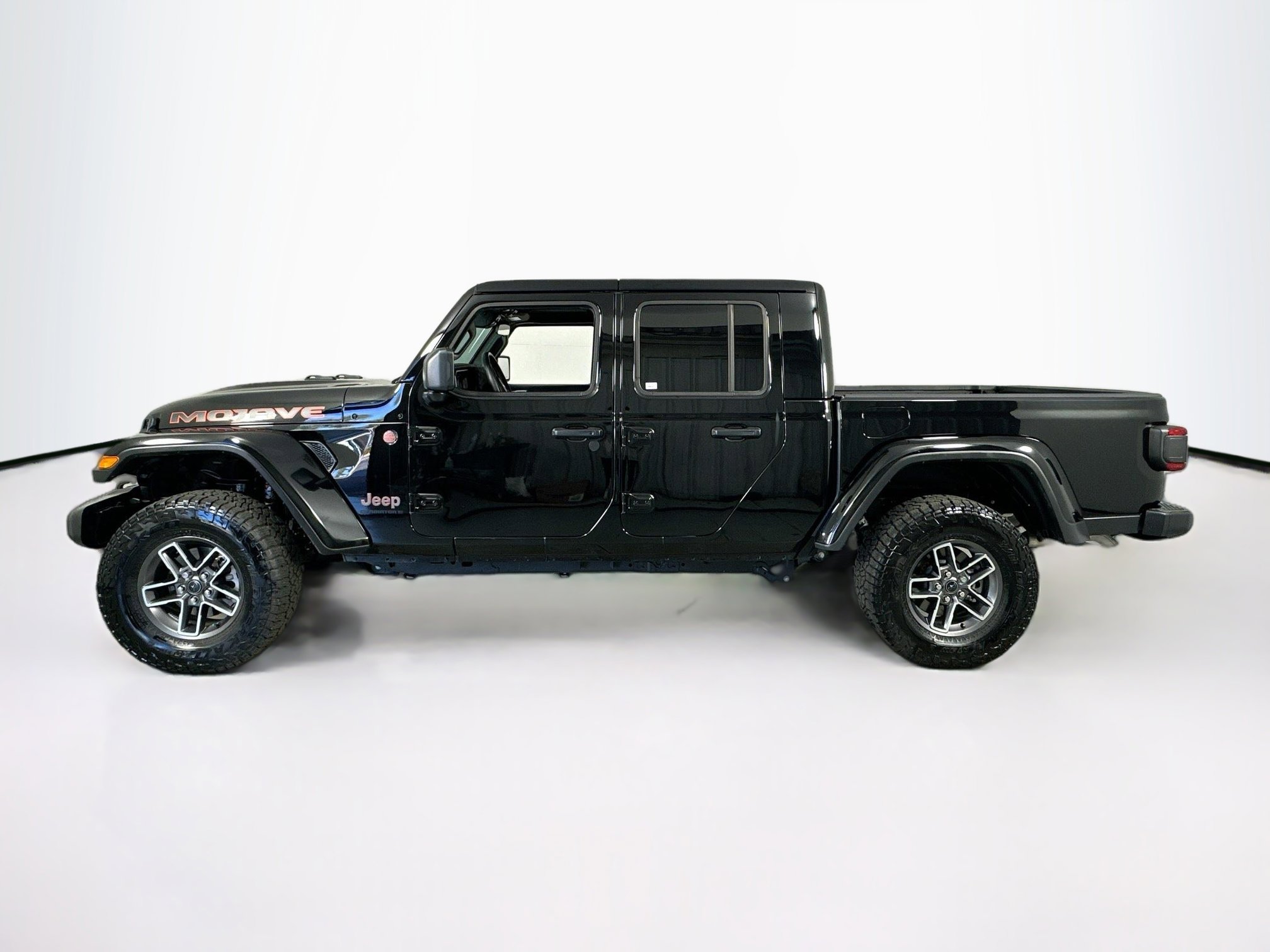 Used 2024 Jeep Gladiator Mojave w/ Convenience Group image 8