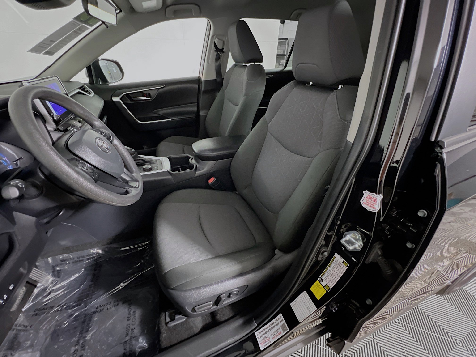 Used 2025 Toyota RAV4 XLE image 15