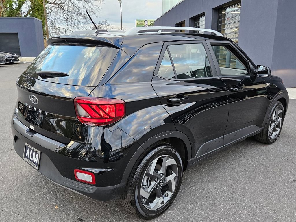 Used 2025 Hyundai Venue SEL image 7