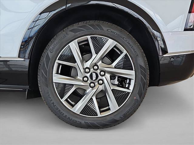 New 2026 Cadillac Optiq Luxury 2 w/ LPO, Floor Liner Package AWD/4WD image 10