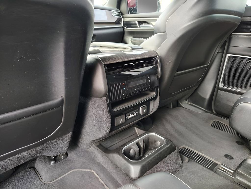 Used 2022 Jeep Wagoneer Series III w/ Flexible Seating Group AWD/4WD image 28