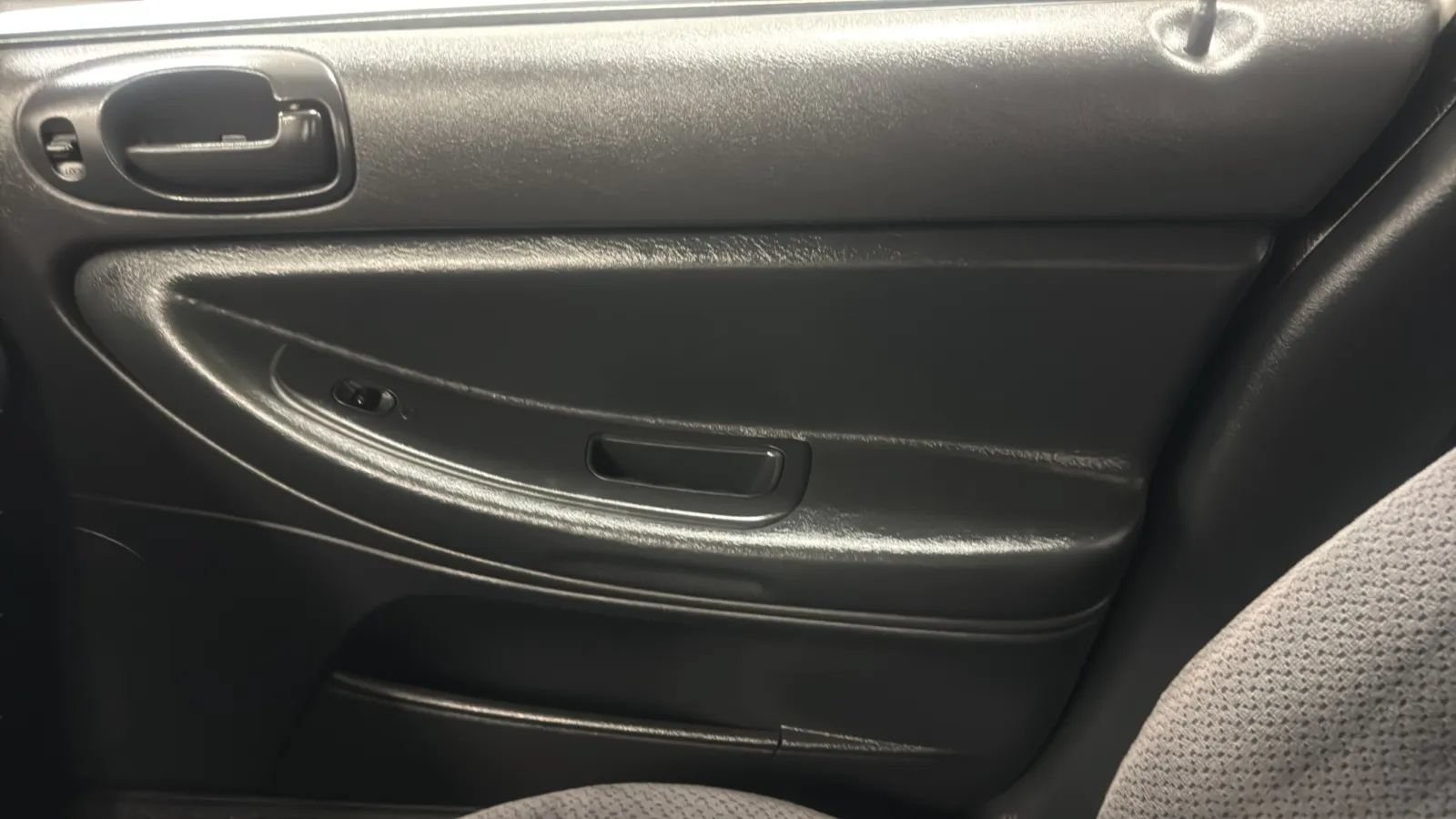 Used 2006 Dodge Stratus SXT FWD image 16