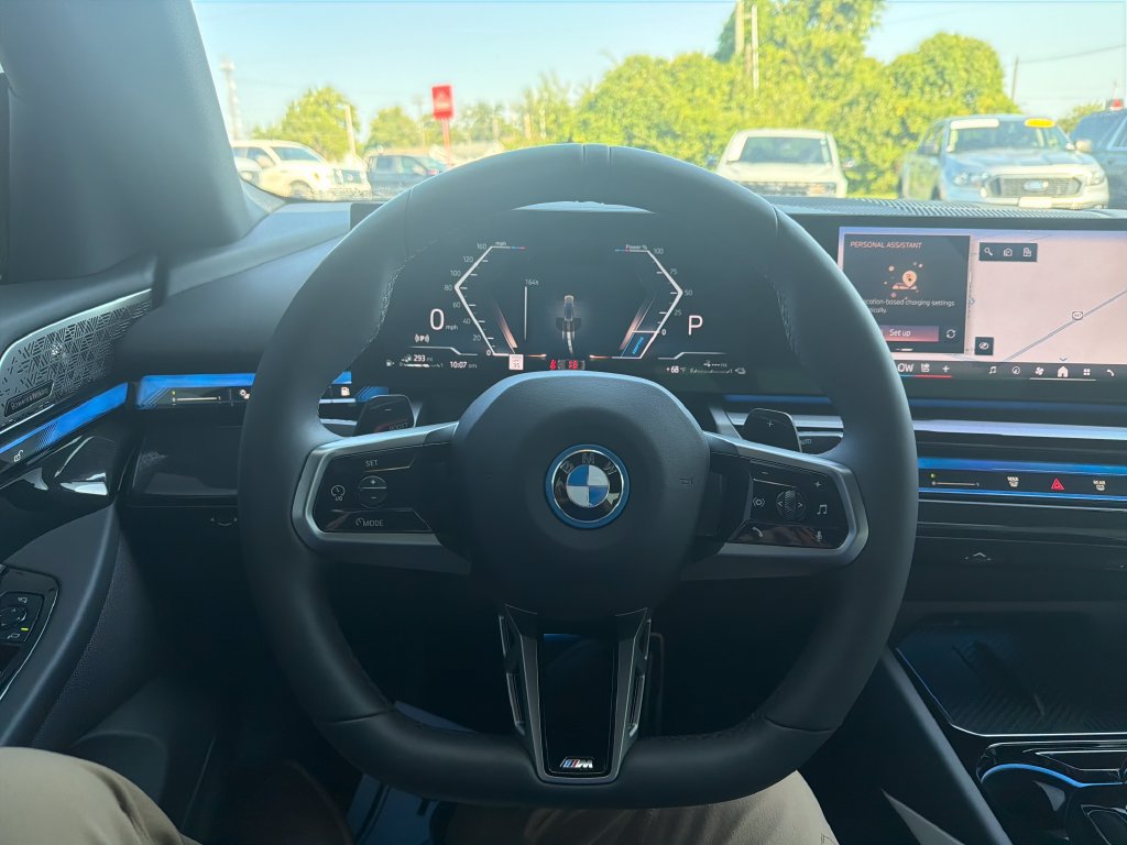 Used 2026 BMW 550e xDrive w/ Executive Package AWD/4WD image 6
