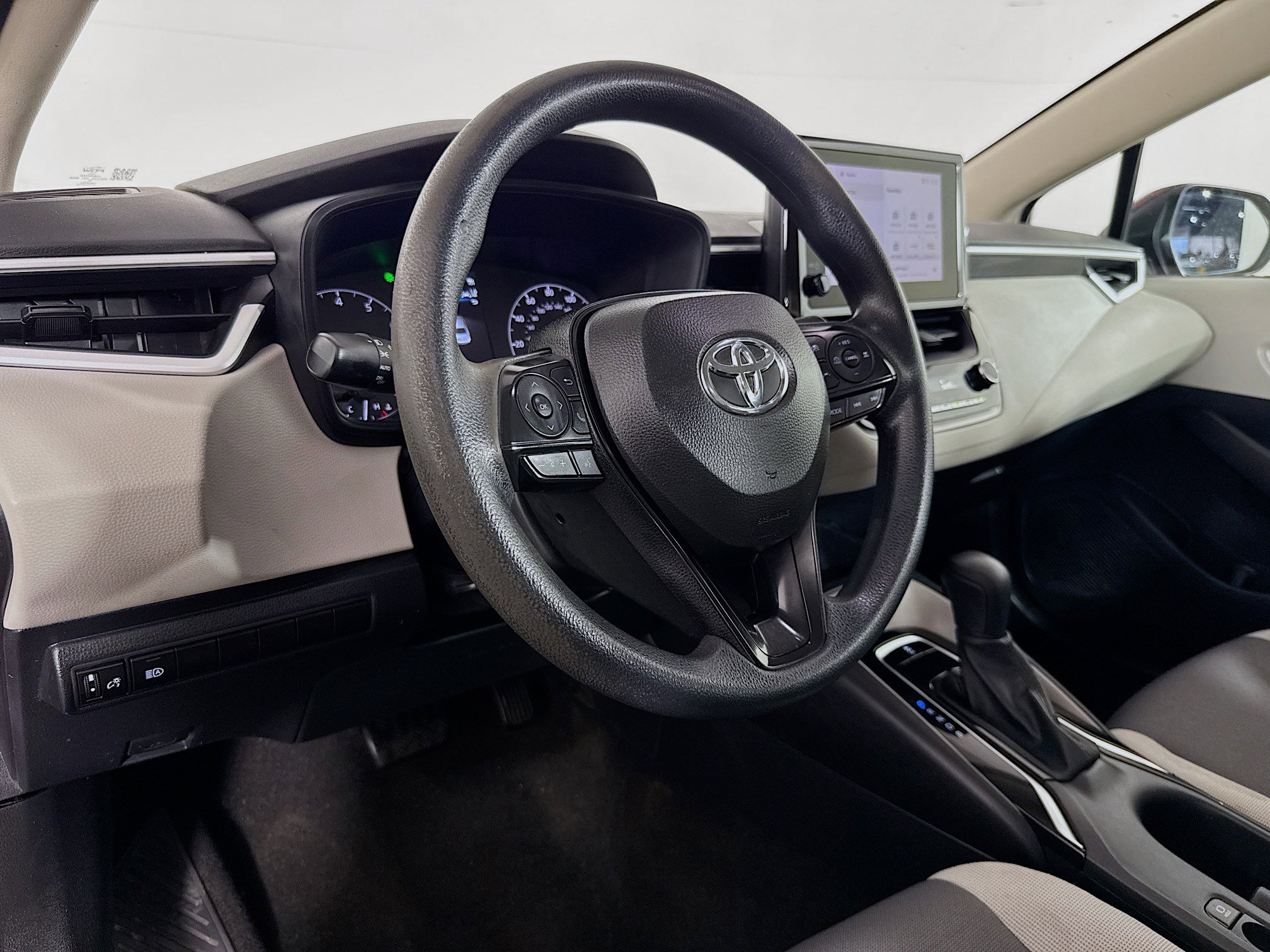 Used 2024 Toyota Corolla LE FWD image 21