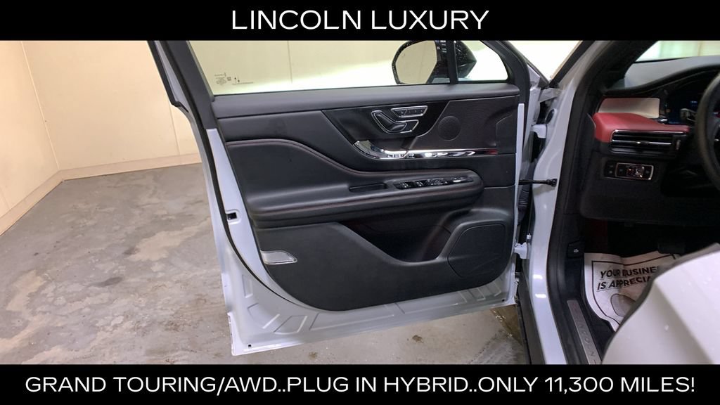 Used 2025 Lincoln Corsair Grand Touring w/ Towing Package AWD/4WD image 26