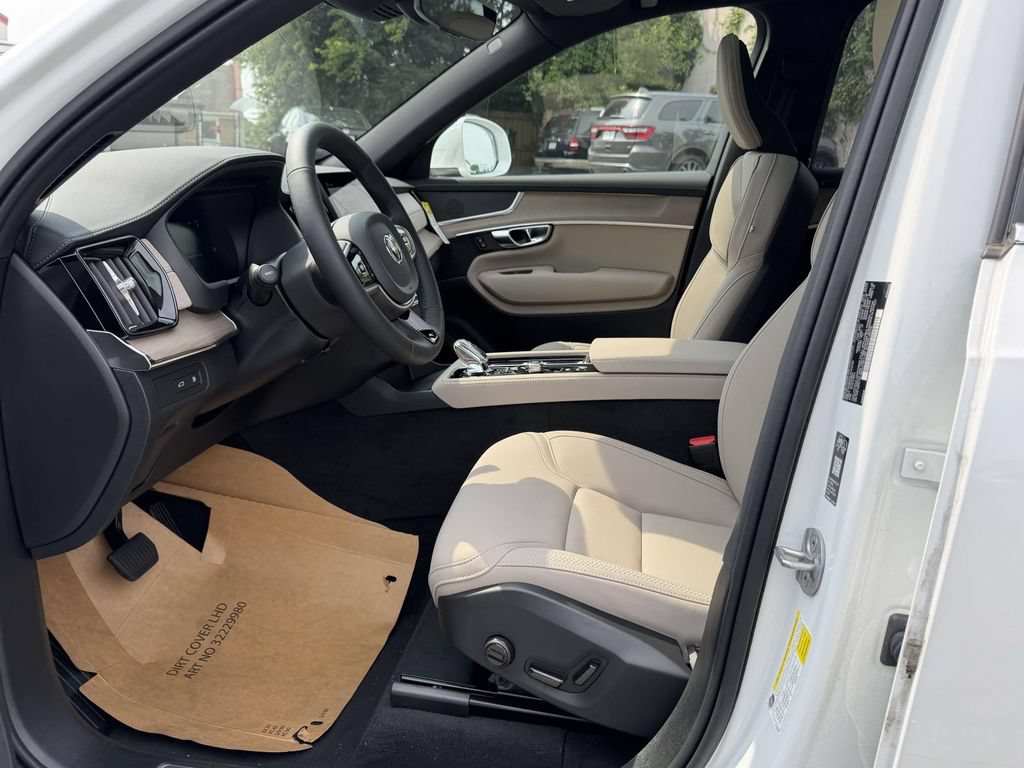 New 2026 Volvo XC90 T8 Plus w/ Protection Package Premier AWD/4WD image 15