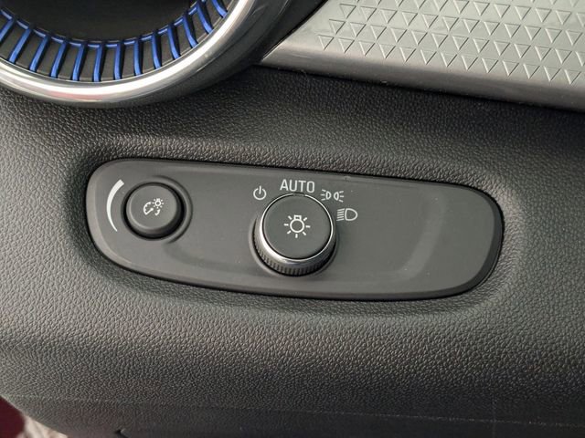 Used 2025 Chevrolet Trax LT w/ LT Convenience Package image 14