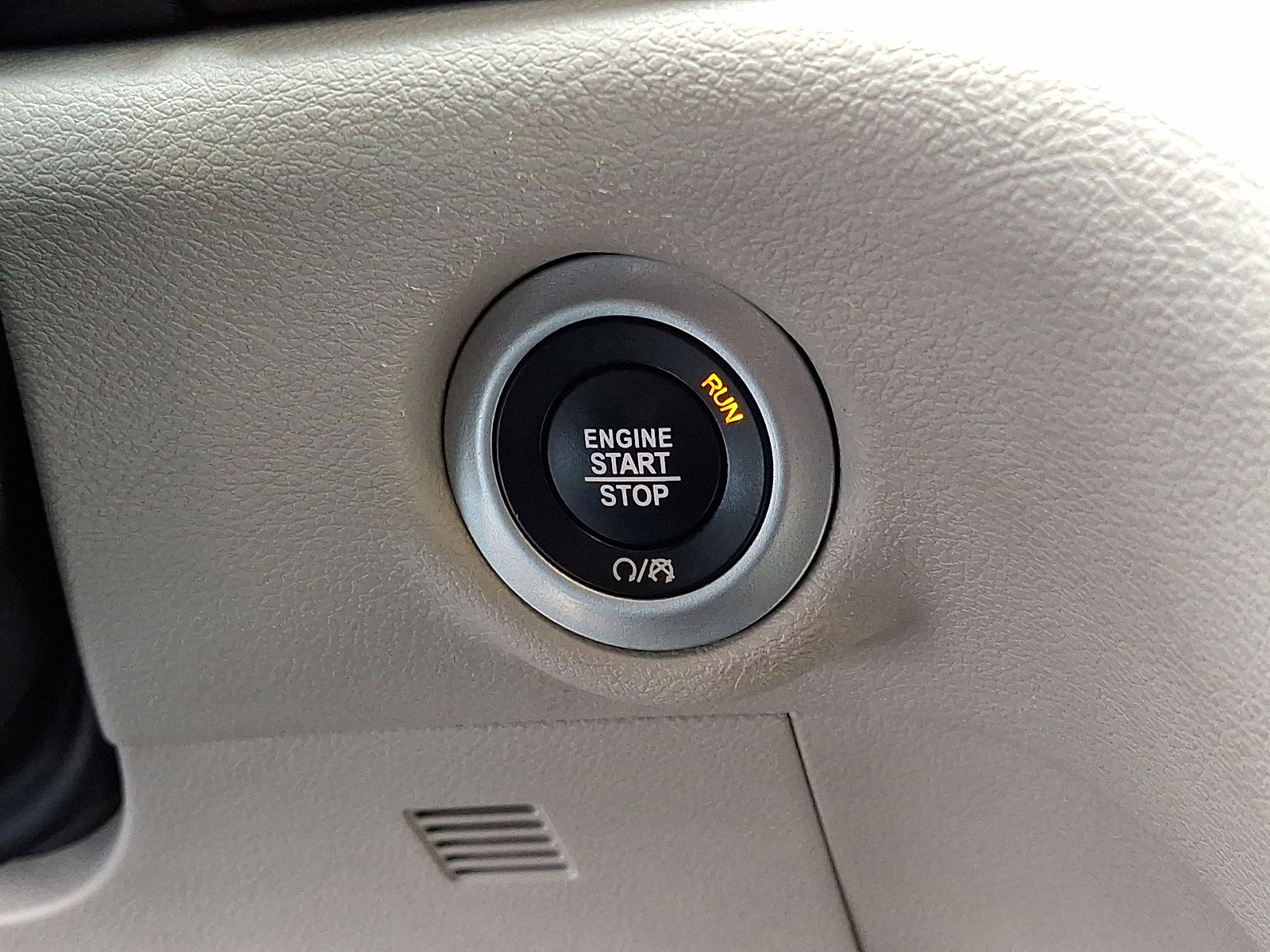 Used 2023 Chrysler Pacifica Touring-L image 25