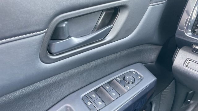 Used 2024 Nissan Pathfinder S image 13