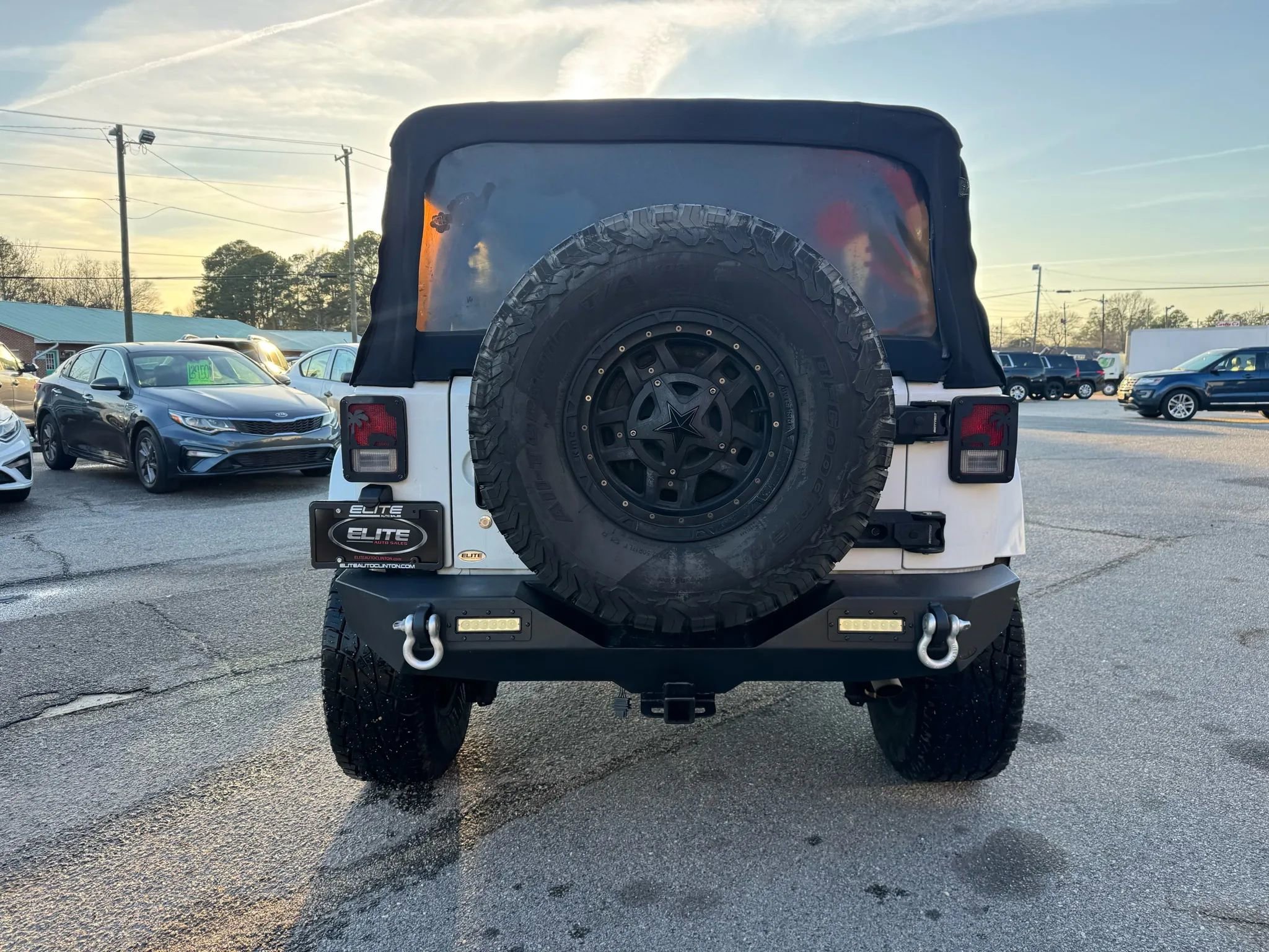Used 2017 Jeep Wrangler Unlimited Sahara image 8