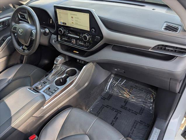 Used 2024 Toyota Highlander Limited AWD/4WD image 20