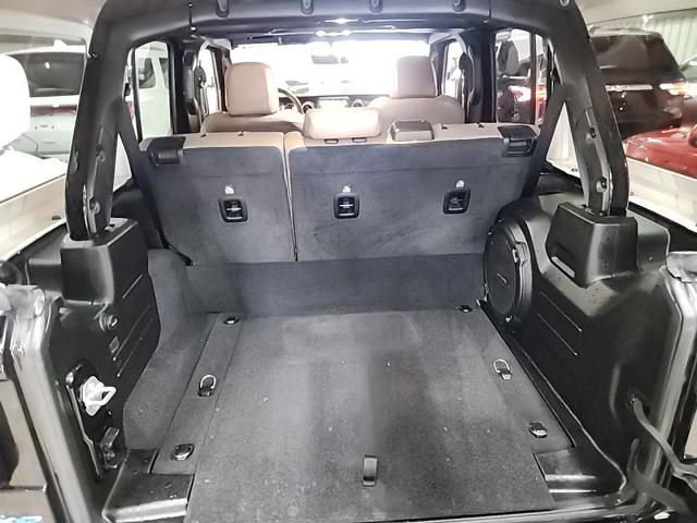 Used 2022 Jeep Wrangler Unlimited Sahara w/ Cold Weather Group image 17