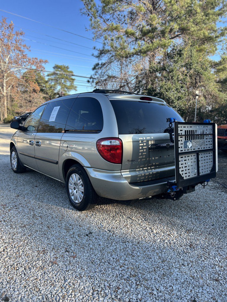 Used 2005 Chrysler Town & Country LX w/ Popular Equipment Group I image 4