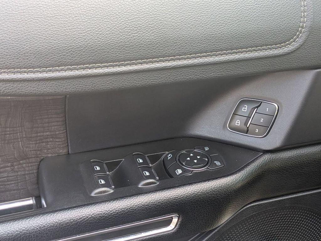 Used 2021 Ford Expedition Limited AWD/4WD image 14