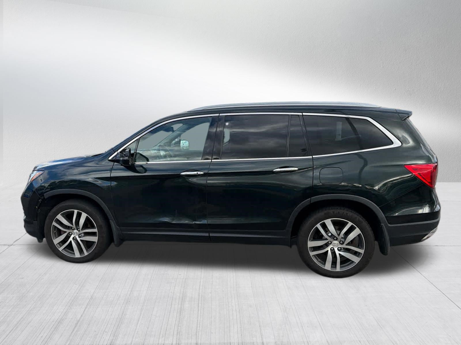 Used 2017 Honda Pilot Touring image 8