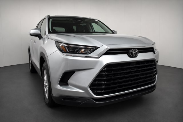 Used 2025 Toyota Grand Highlander FWD image 3