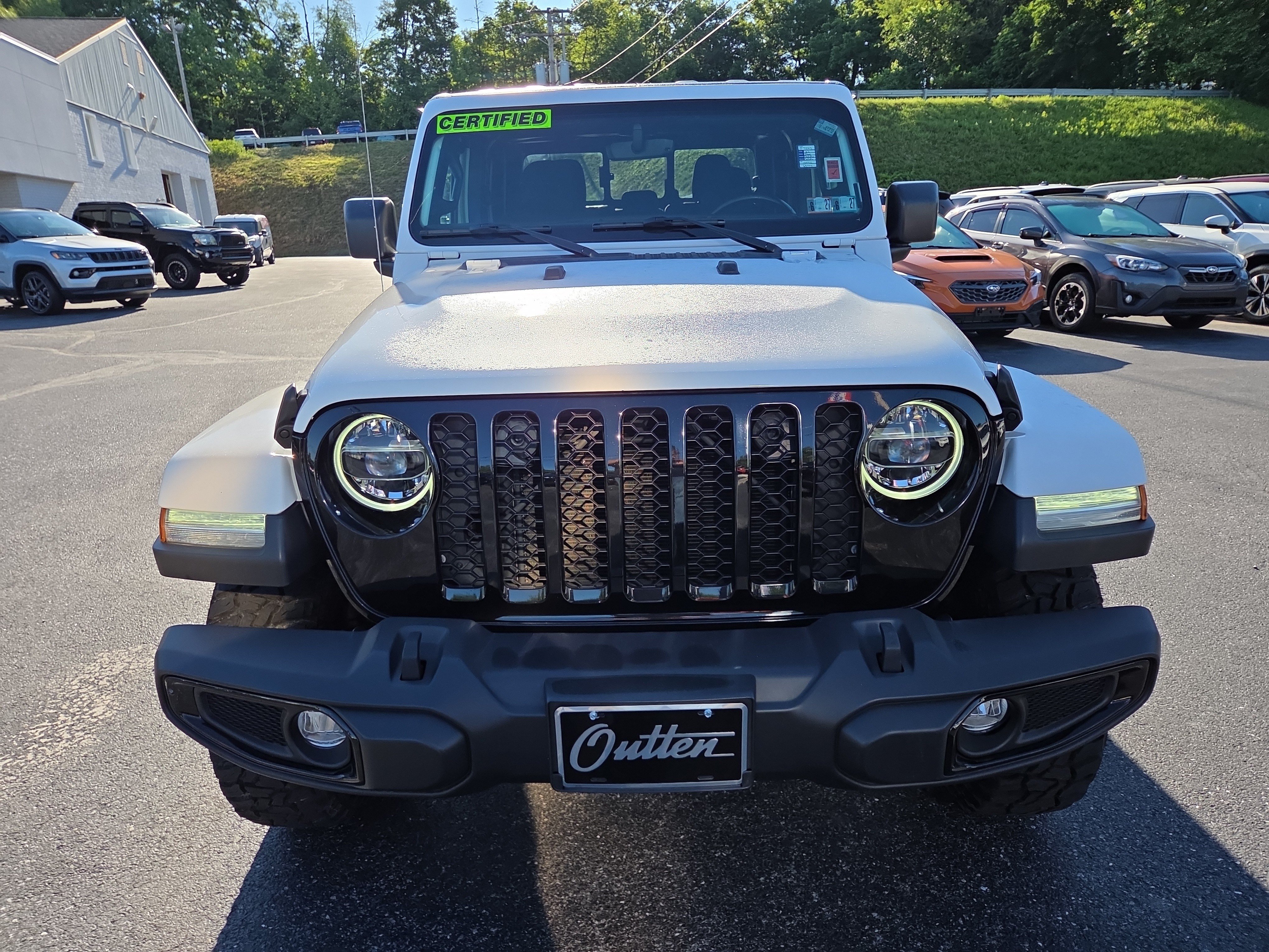 Certified 2022 Jeep Gladiator Overland AWD/4WD image 9