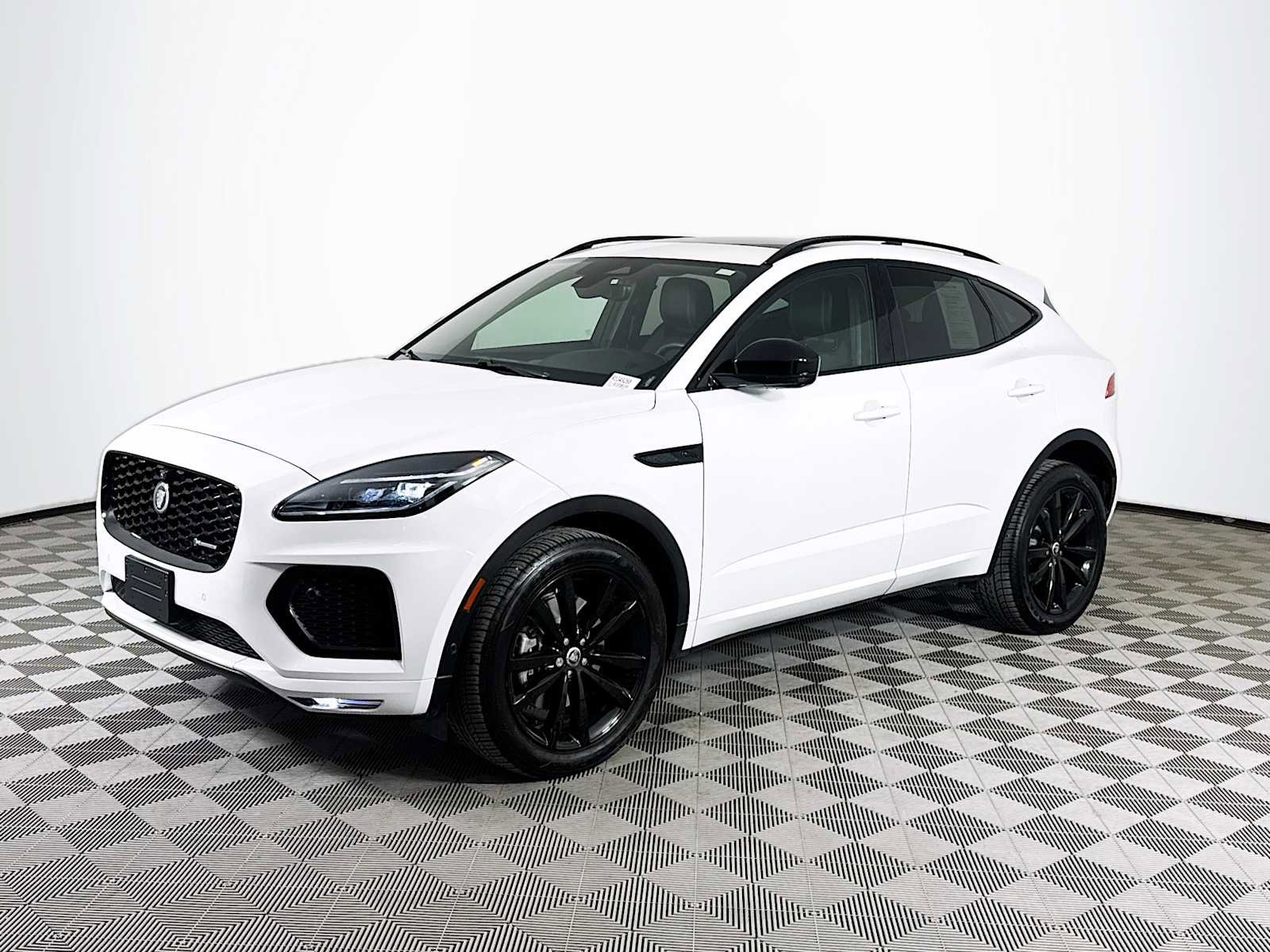 Used 2024 Jaguar E-PACE R-Dynamic SE image 1