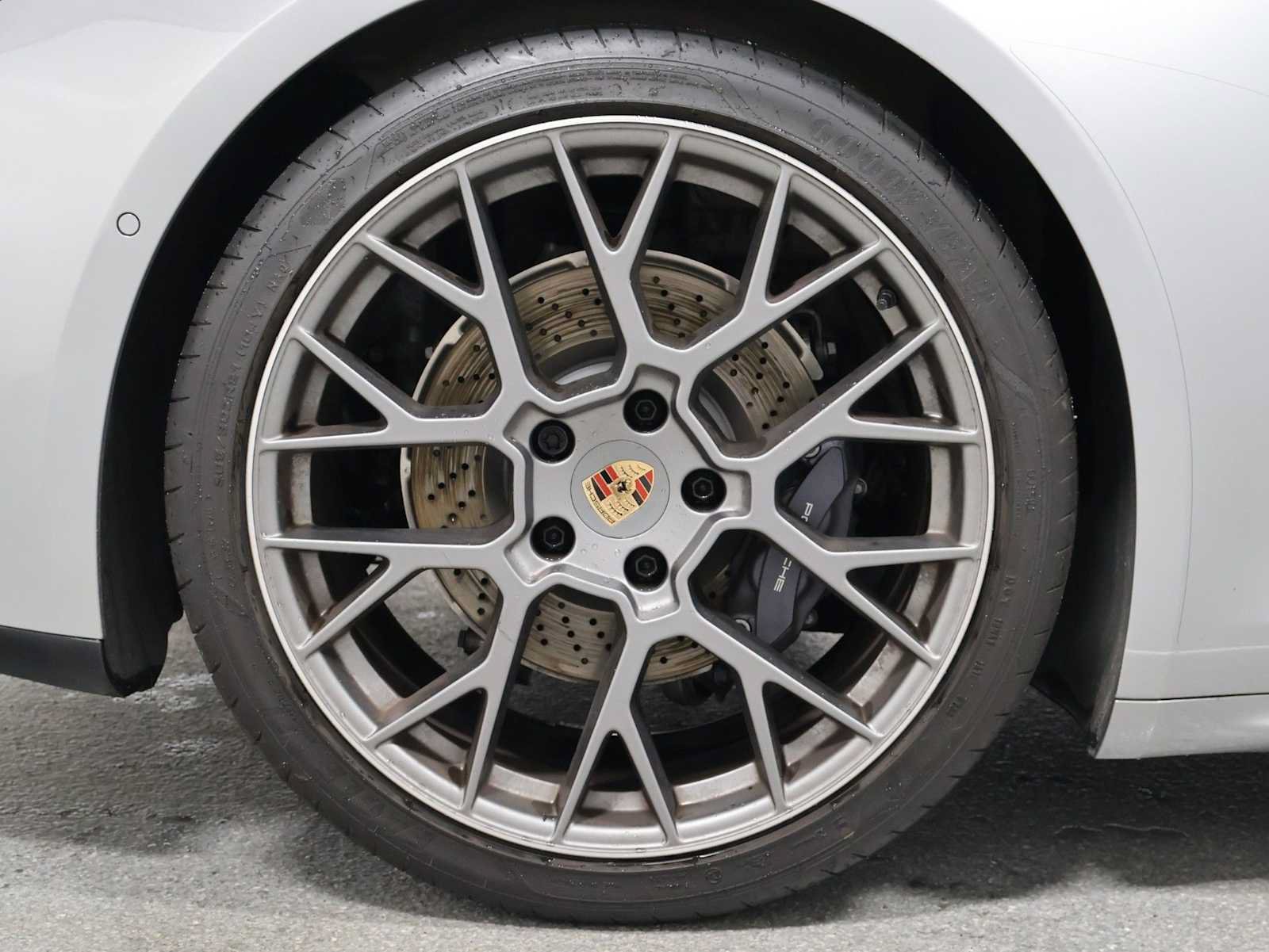 Certified 2025 Porsche 911 Carrera RWD image 38