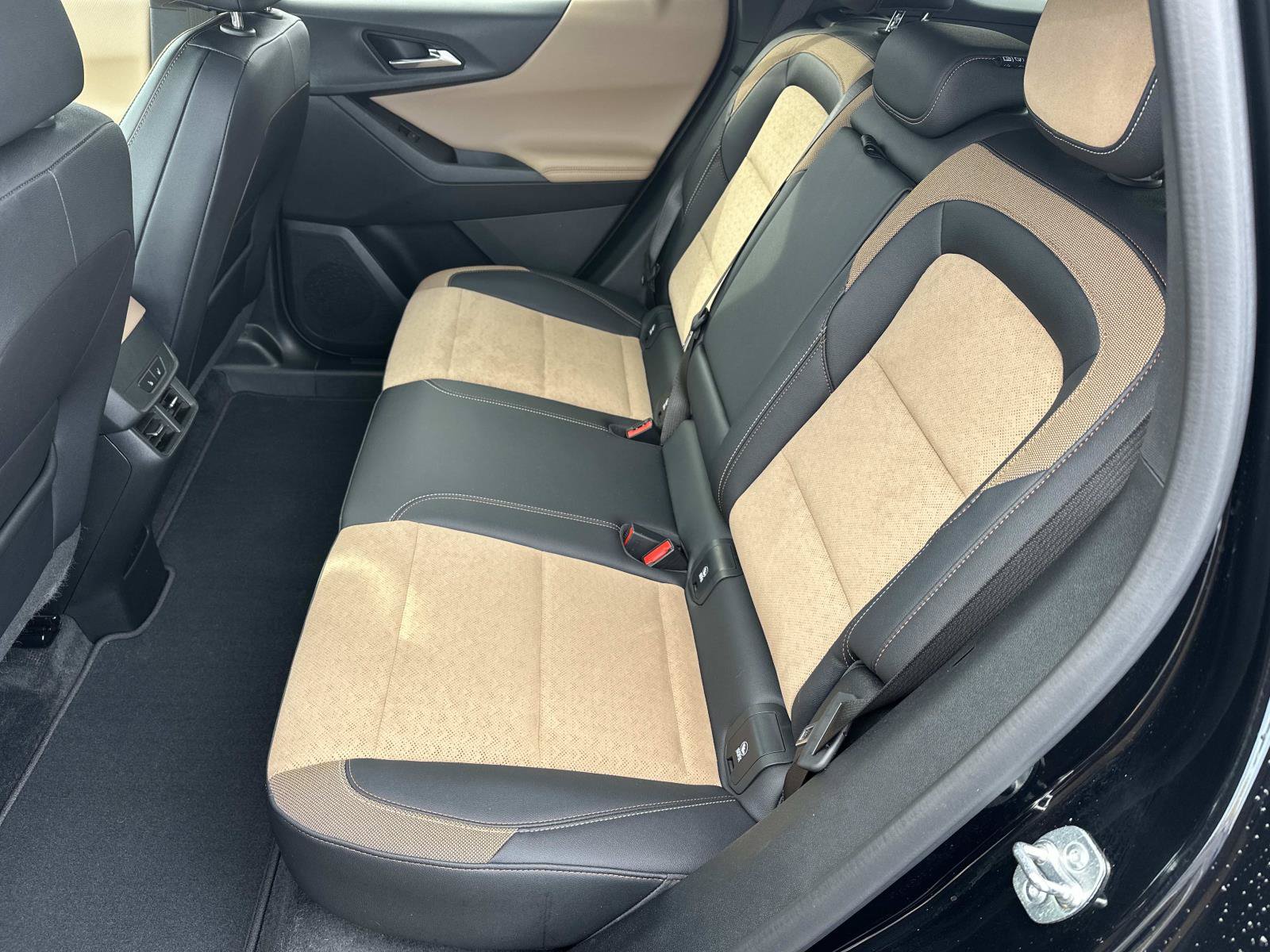 Certified 2025 Chevrolet Equinox ACTIV w/ Safety and Technology Package AWD/4WD image 11