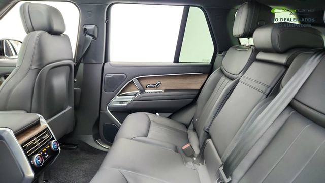 Used 2025 Land Rover Range Rover SE image 27