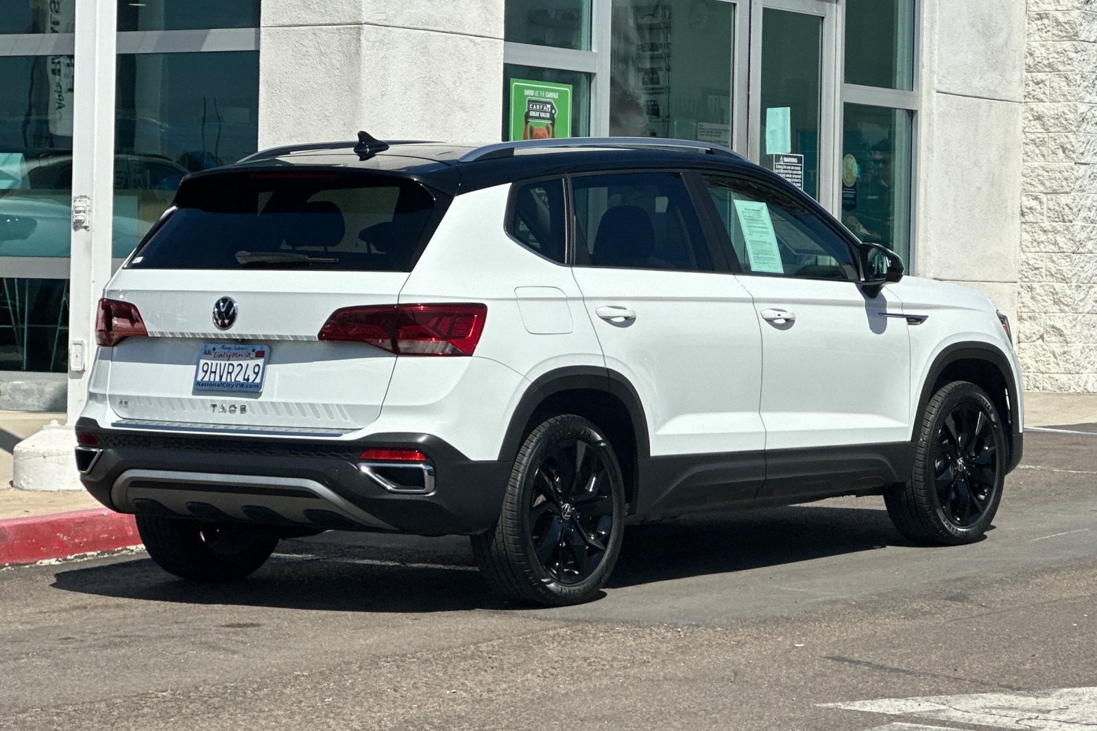 Used 2023 Volkswagen Taos SE w/ Panoramic Sunroof Package FWD image 4