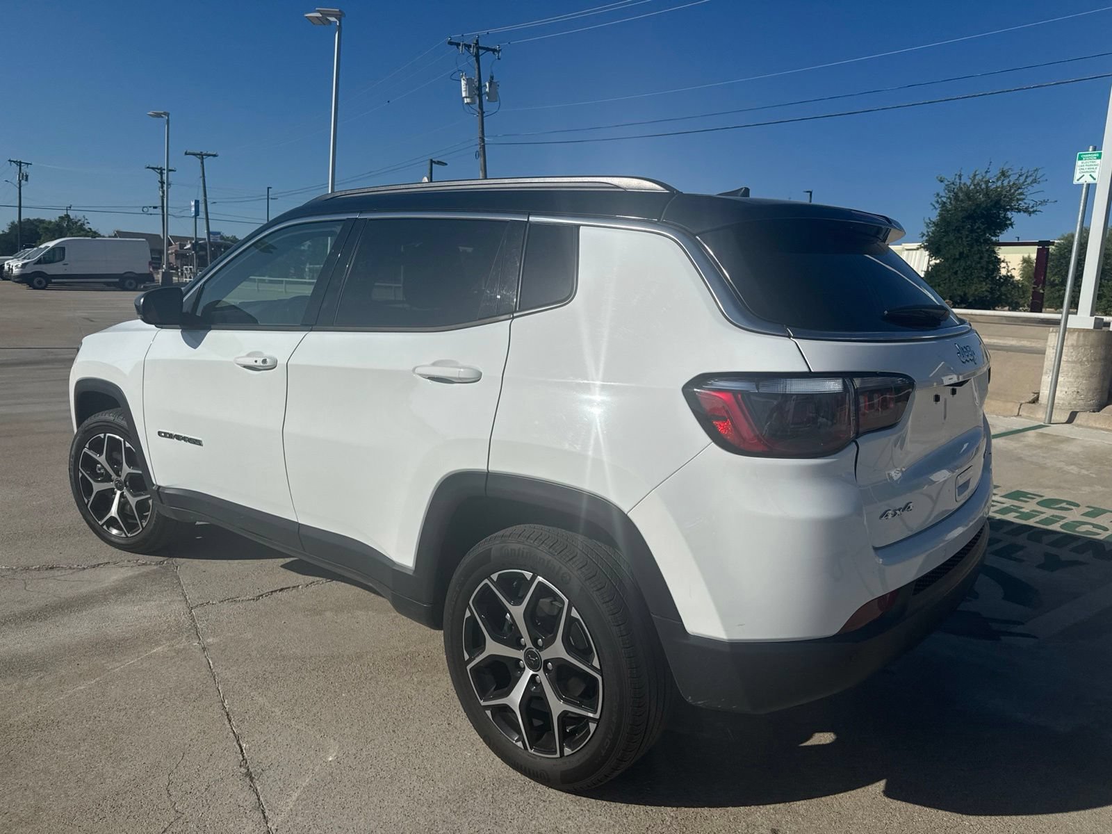 Used 2025 Jeep Compass Limited AWD/4WD image 5