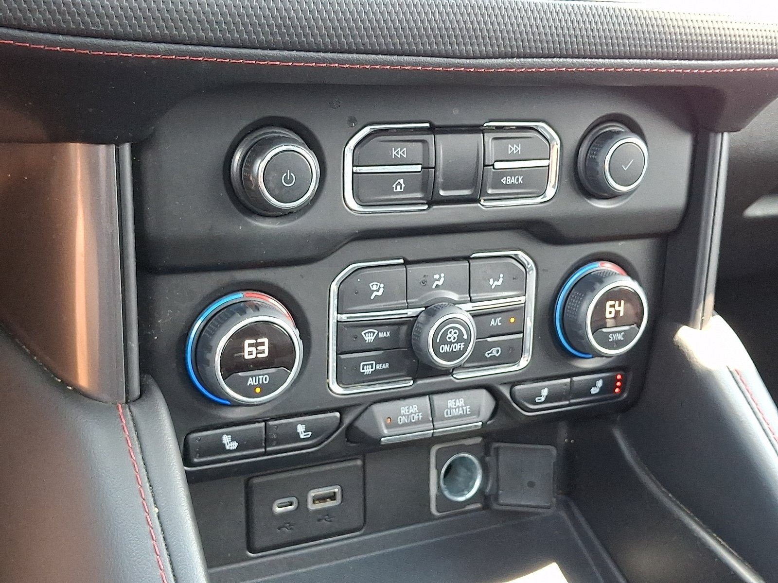 Used 2022 Chevrolet Tahoe RST w/ Luxury Package AWD/4WD image 17