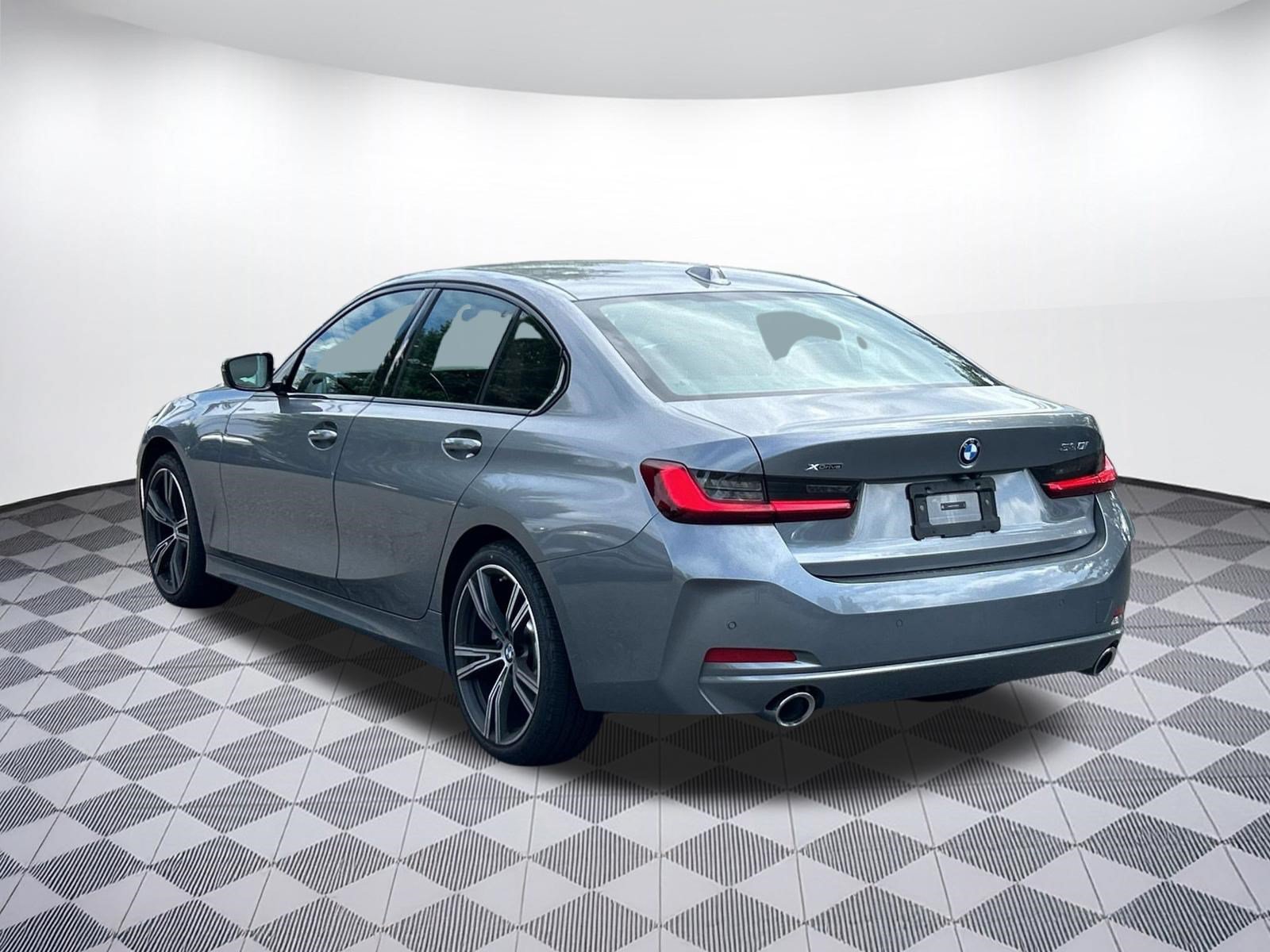 Used 2023 BMW 330i xDrive Sedan w/ Premium Package AWD/4WD image 3