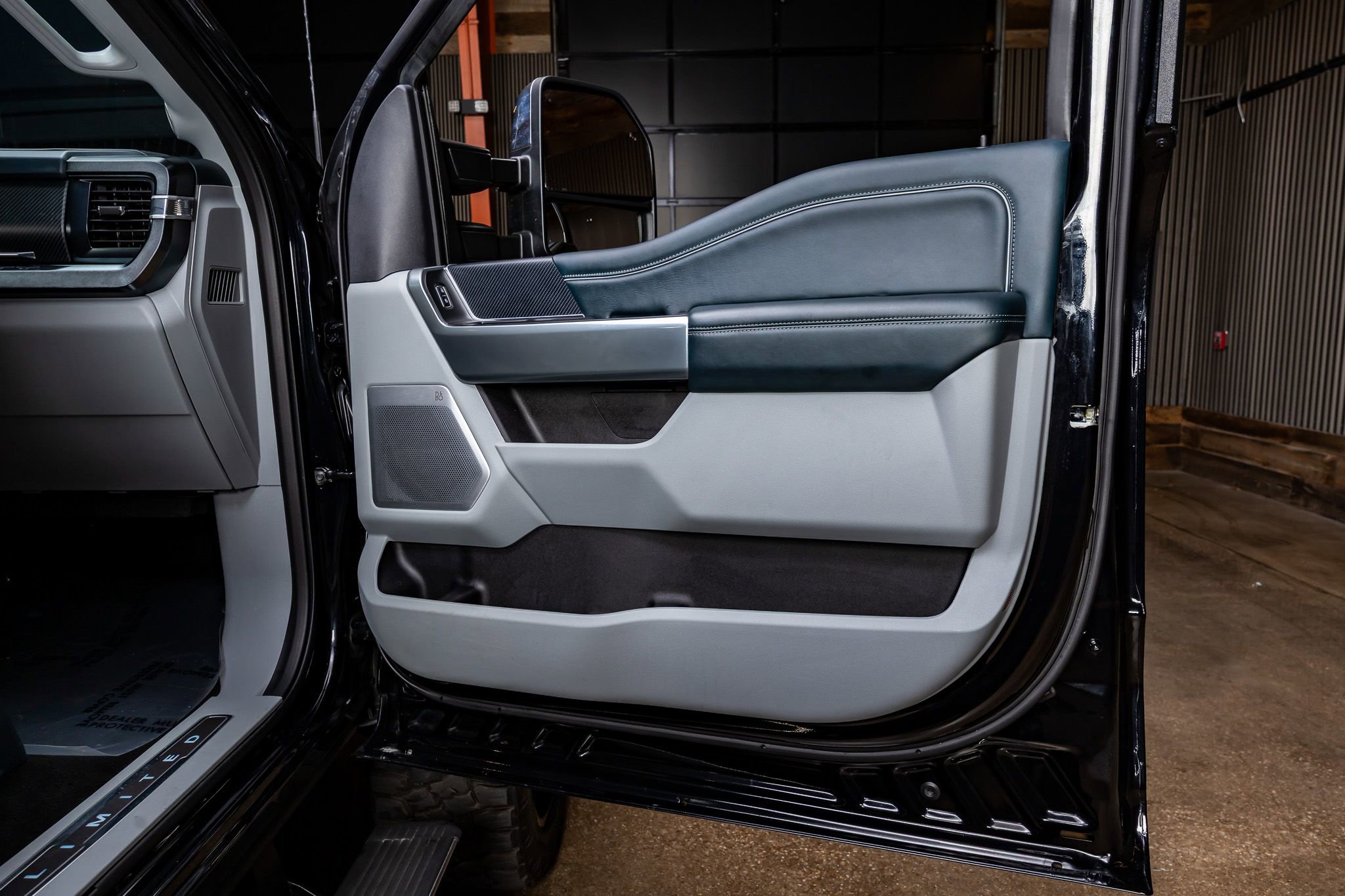 Used 2024 Ford F250 Limited w/ FX4 Off-Road Package image 37