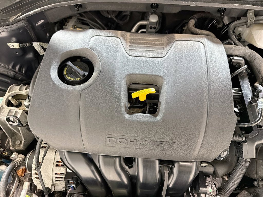 Used 2020 Hyundai Elantra SE FWD image 28