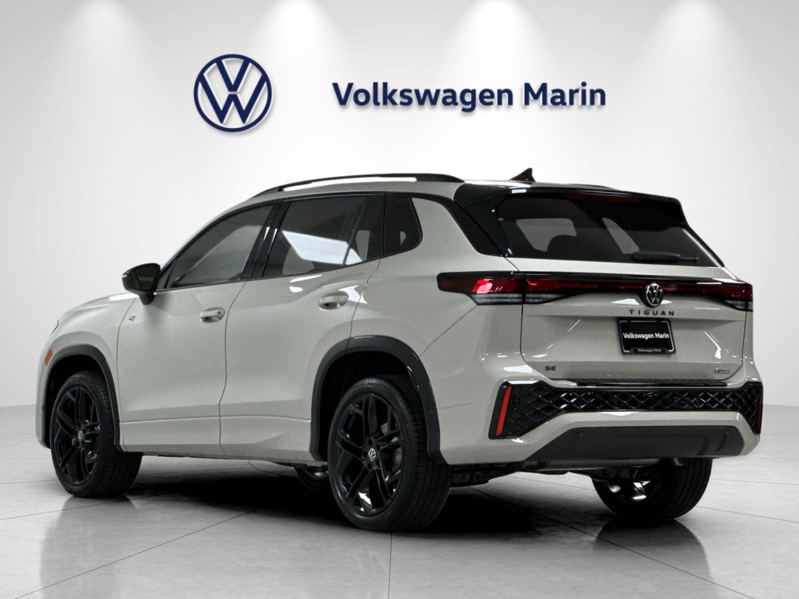 New 2026 Volkswagen Tiguan SE R-Line AWD/4WD image 3
