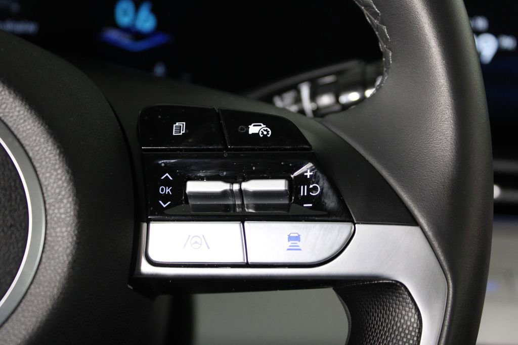 Certified 2025 Hyundai Elantra Limited image 27