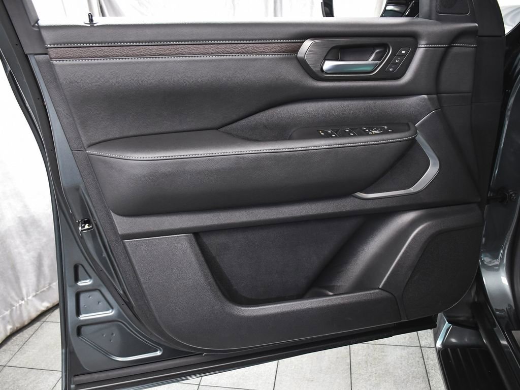 Used 2025 Nissan Armada Platinum Reserve AWD/4WD image 9