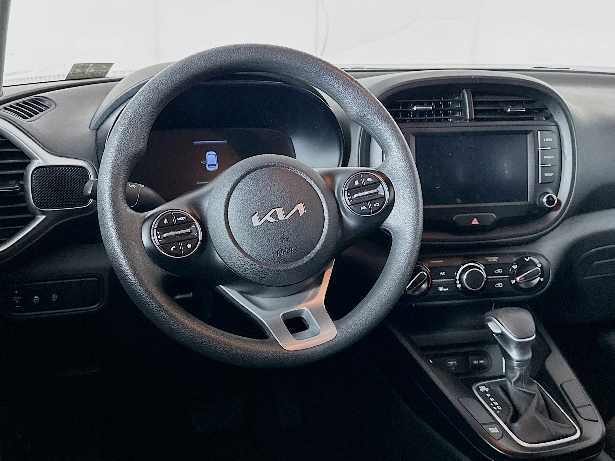 Used 2025 Kia Soul LX w/ LX Technology Package FWD image 18